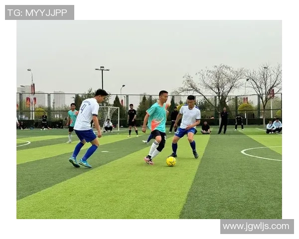 足球联赛的魅力与激情探讨以及对年轻球员成长的影响分析